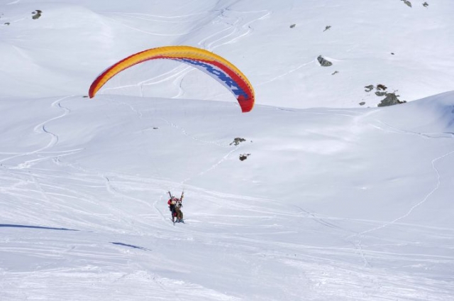  沙帕尼昂瓦努瓦斯滑翔伞 